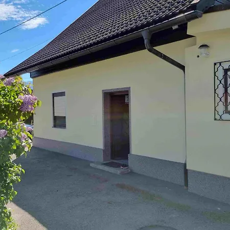 Apartment Lovely In With Wifi Strau