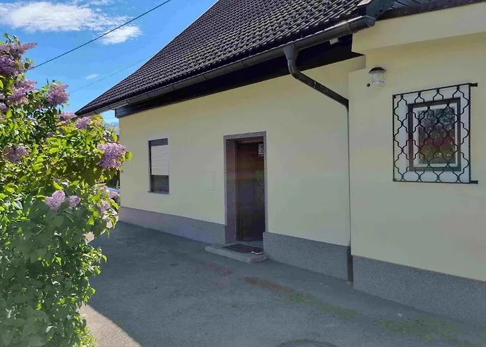 Apartment Lovely In With Wifi Strau